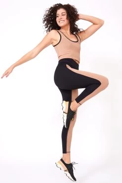 Colorblock TLC Leggings In Jet Black And Camel