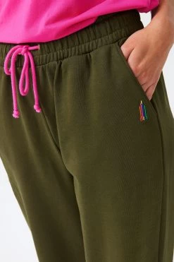 Sweatpants In Uniform Green -Chic Wear Shop 3 7303ba10 3be2 4eb0 867b d7d6d53a4597