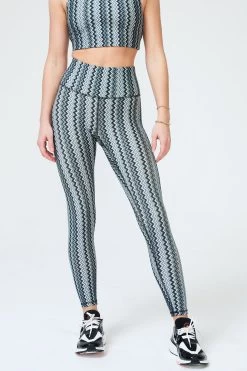DuoKnit Leggings In Black And White Zig Zag -Chic Wear Shop BWZigZag Leggings 2