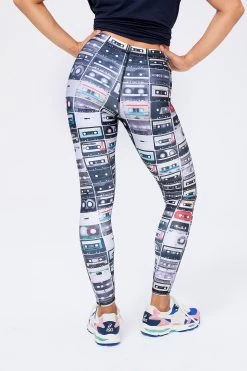 Hi-Shine Leggings In Mixtapes -Chic Wear Shop LOOK 019 015 c675d116 3364 404b 976e cca82730f15d