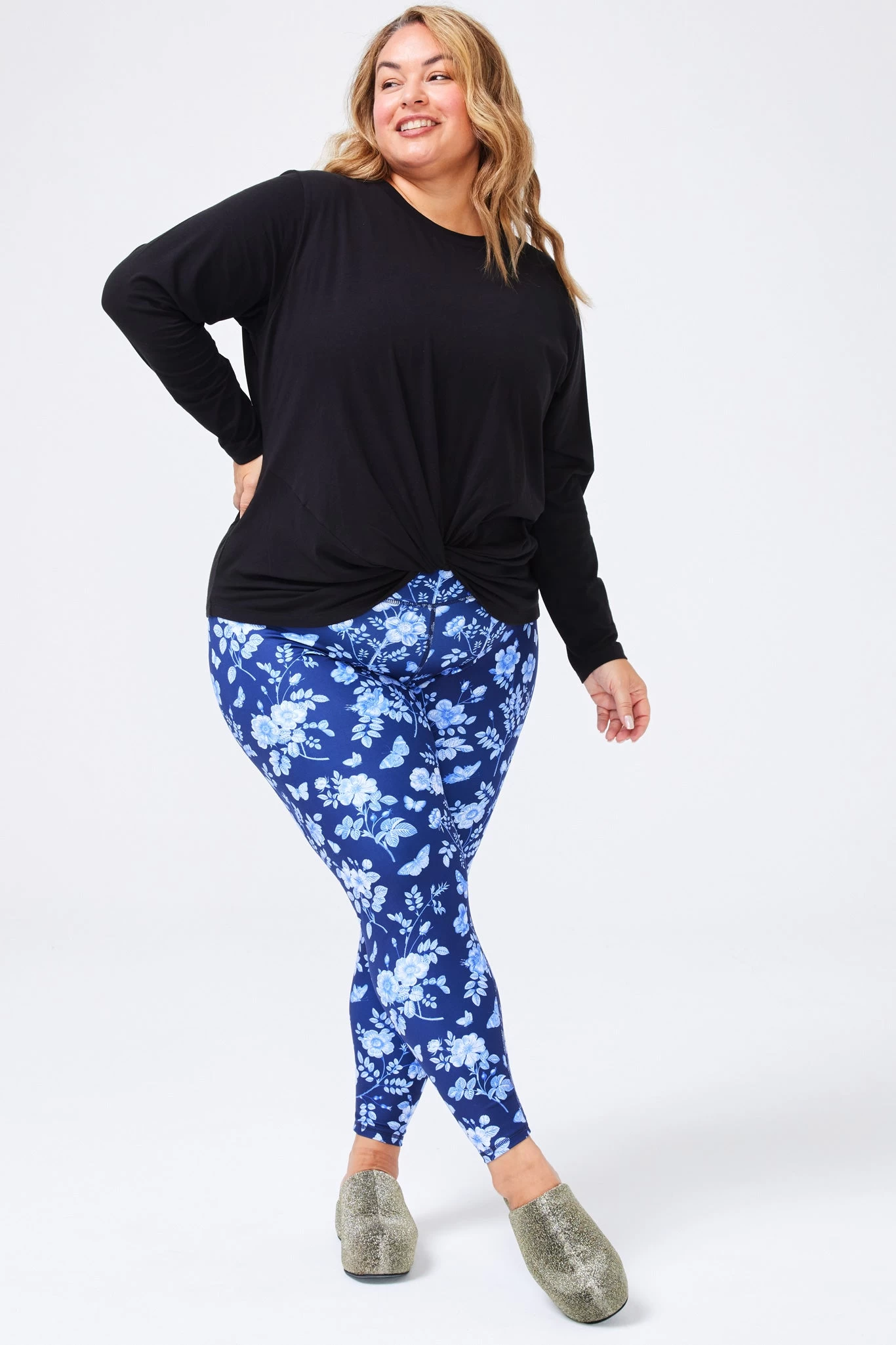 TLC Printed Leggings In Navy Fine China 9 TLC Printed Leggings In Navy Fine China - Image 7