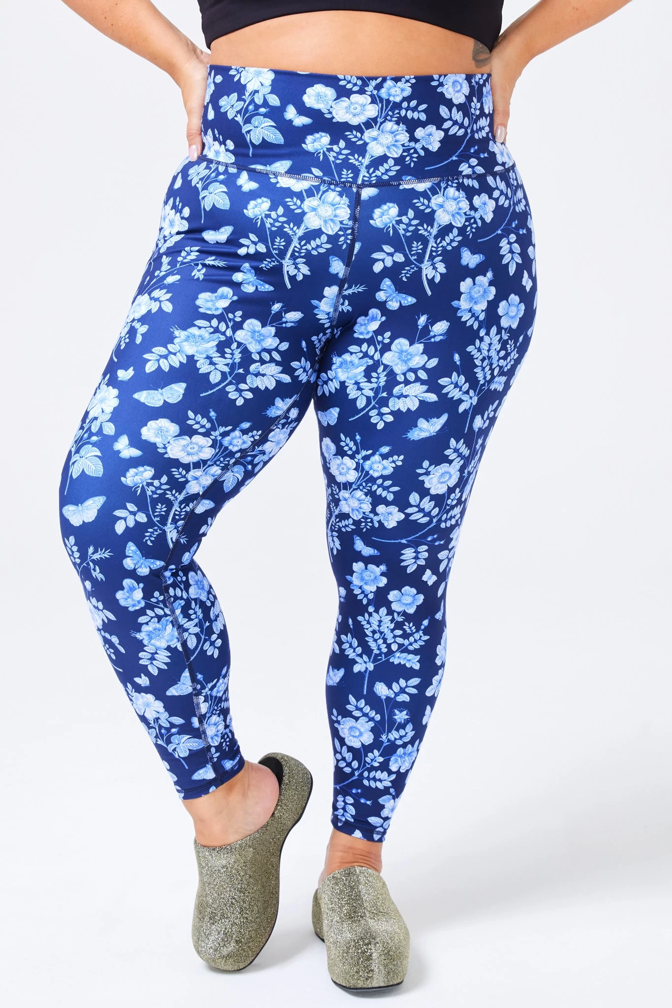 TLC Printed Leggings In Navy Fine China 13 TLC Printed Leggings In Navy Fine China - Image 11