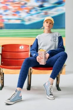 Yankees Colorblock Raw Hem Gems Cropped Crew In Navy -Chic Wear Shop Terez64af6ab4510b4064af6ab451336.6589646364af6ab451336