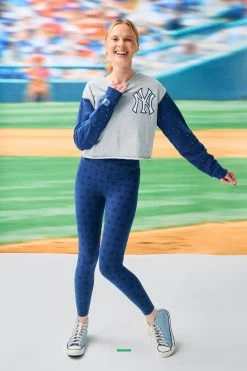 Yankees Colorblock Raw Hem Gems Cropped Crew In Navy -Chic Wear Shop Terez64af6ab46d0c6864af6ab46d484.4649519564af6ab46d484