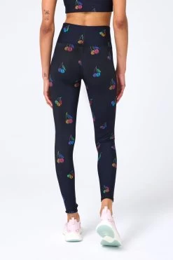 DuoKnit Leggings In Black Halftone Cherries -Chic Wear Shop Terez64e3befec6e5b864e3befec7044.4423596364e3befec7044