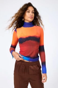 Mesh Mock Neck In Soft Focus Earth
